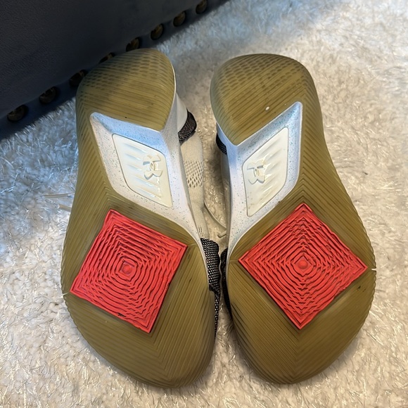 Under Armour Curry Basketball - Picture 3 of 4